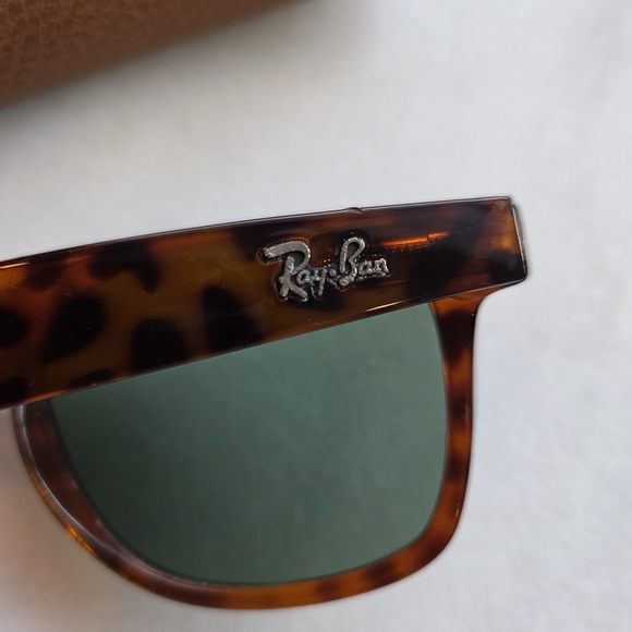 Ray-Ban Vintage 1990s Wayfarer Tortoise Shell Sunglasses With Case - Picture 11 of 12
